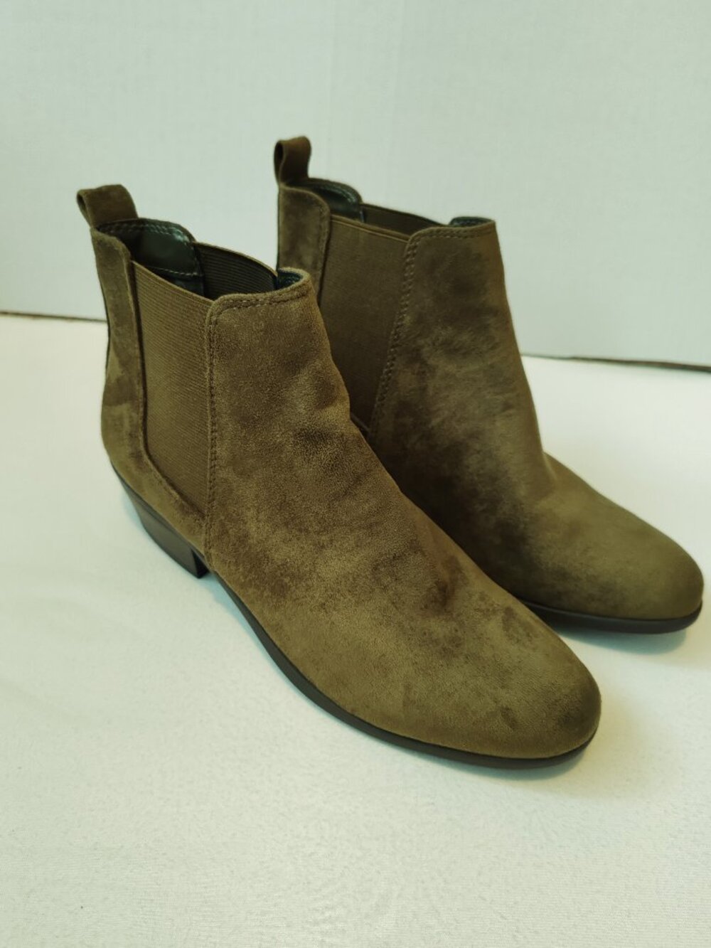 Dunes Women’s 7.5 Olive Green Suede Chelsea Ankle Boots Jagger Booties